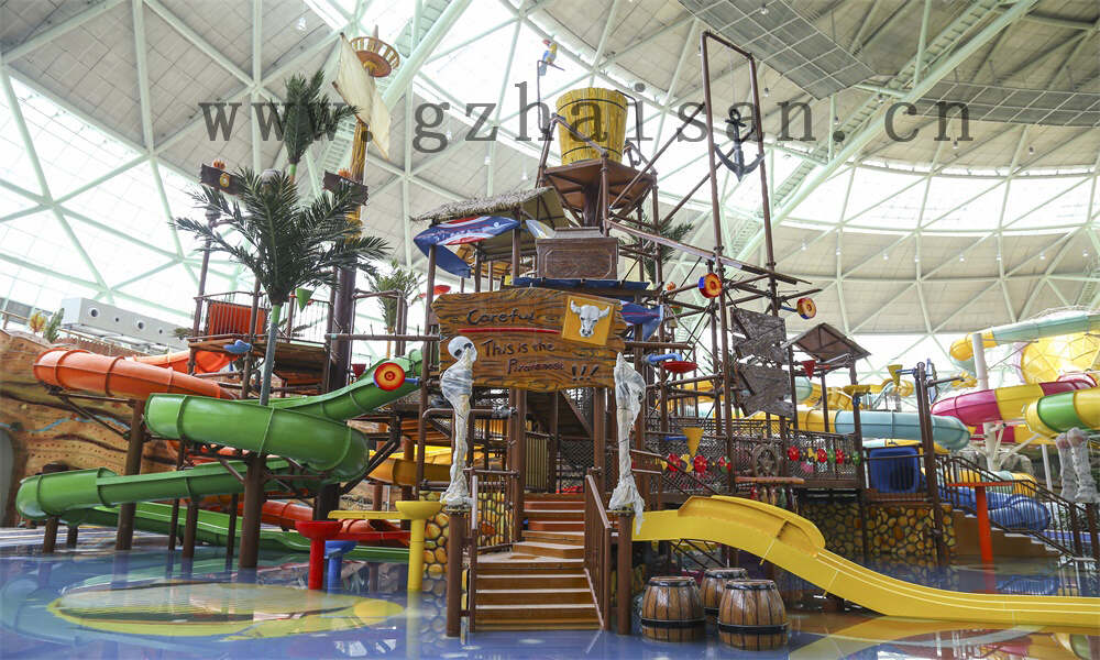 水上乐园管理中如何优化园区的体验和互动设施？