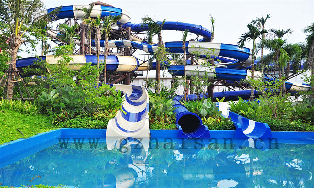 水上乐园的景观设计如何营造独特的氛围？