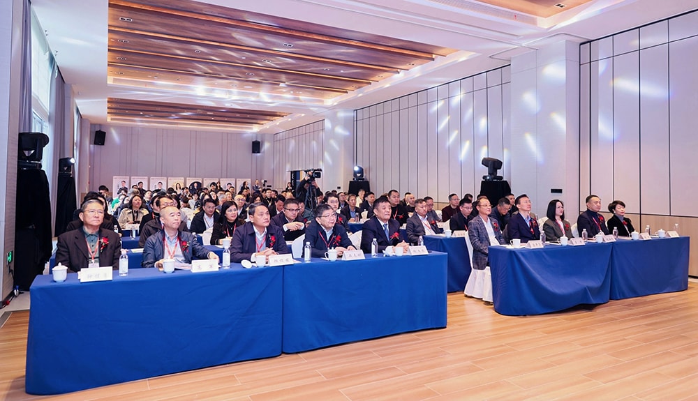 科技铸就非凡体验，专业成就行业标杆——PA旗舰厅游乐荣膺2025金冠奖“杰出水滑道设备奖”